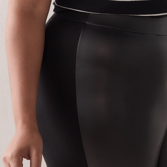 5X/30/32 - Addition Elle | Solid Mix Media Faux Leather Legging - Picture 3 of 7